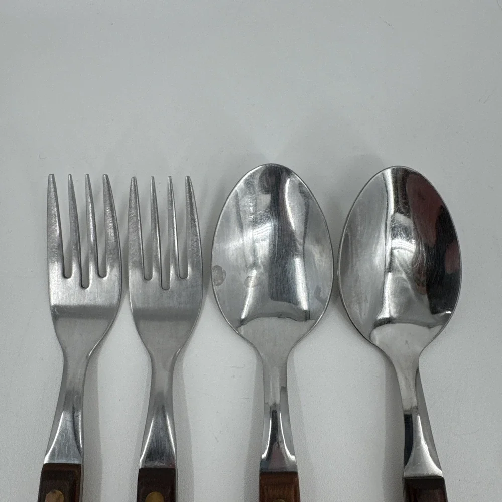 The Unbranded Brand dessert fork