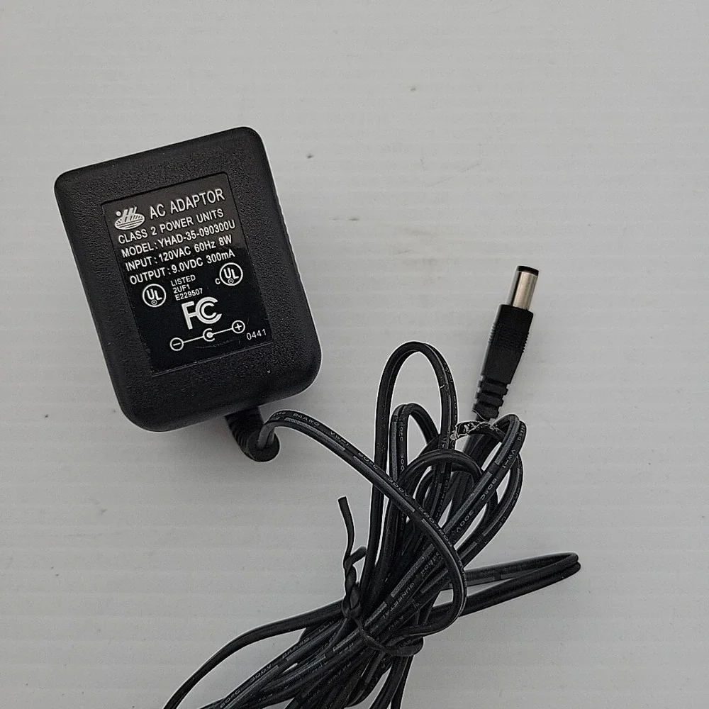 Yong Hong YHAD-35-090300u AC‎ Adaptor Output 9V DC 300mA Class 2 Power Supply