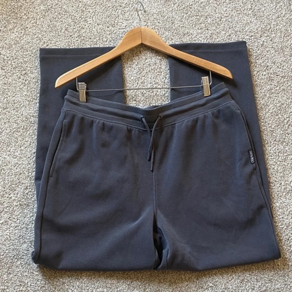 NWOT Eddie Bauer Men’s Grey Straight Leg Pants