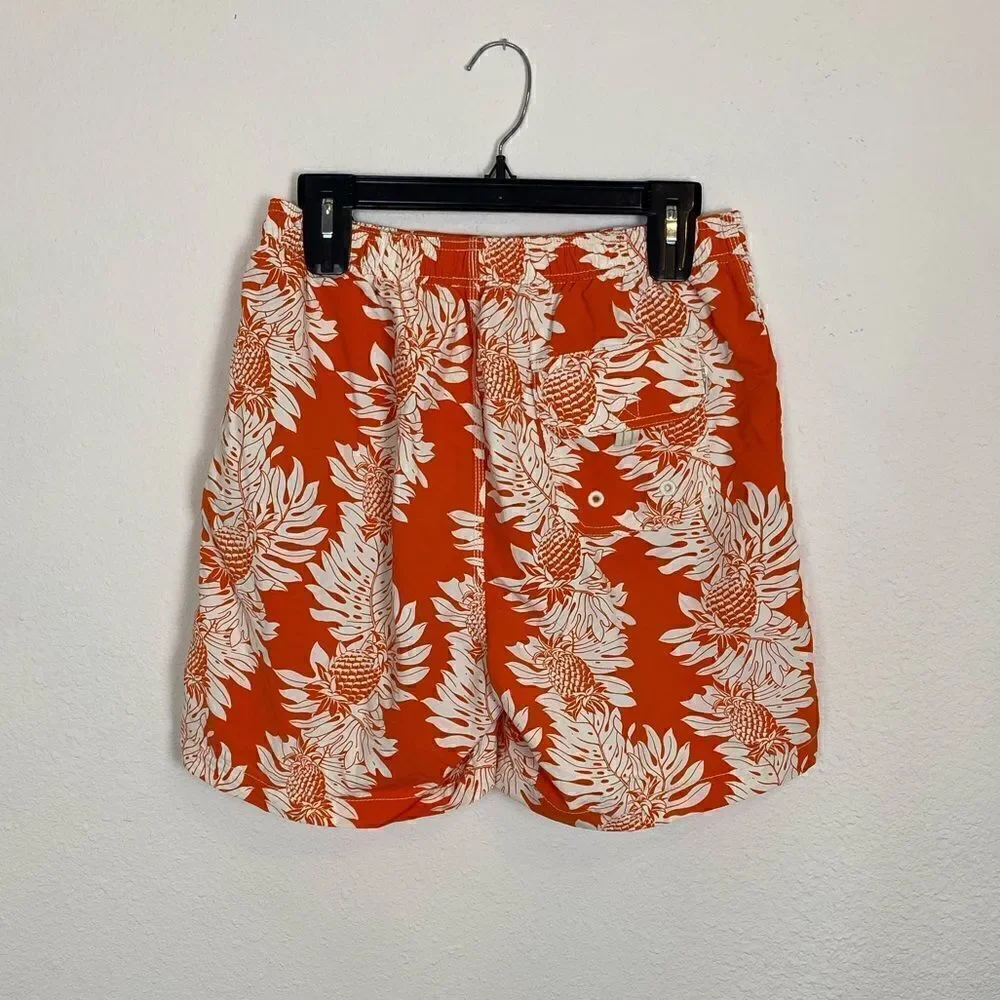 Tommy Bahama super stylish