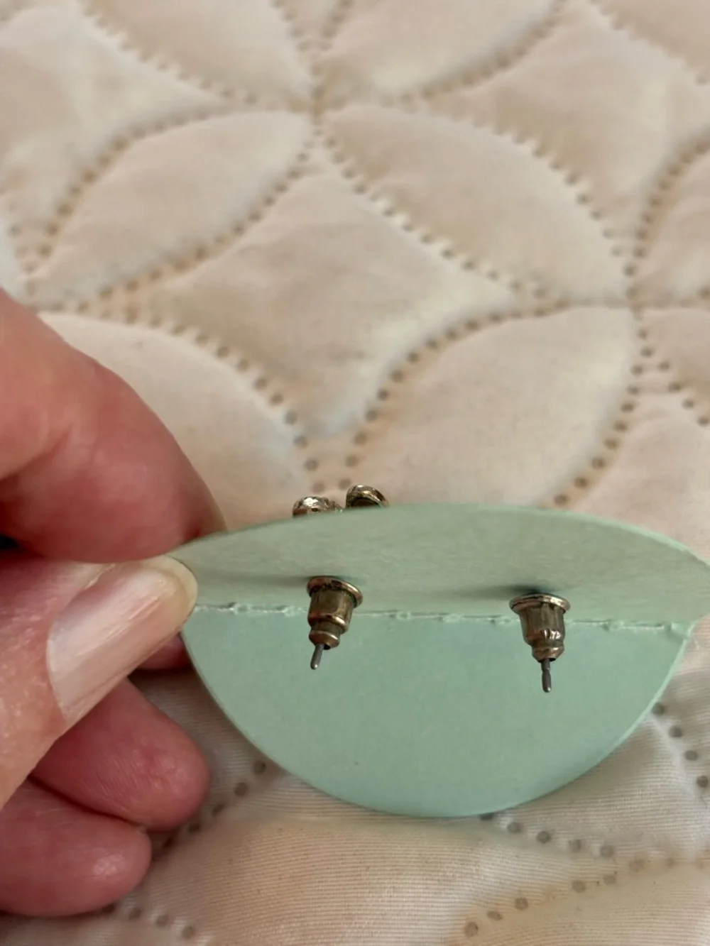 Vintage bee stud