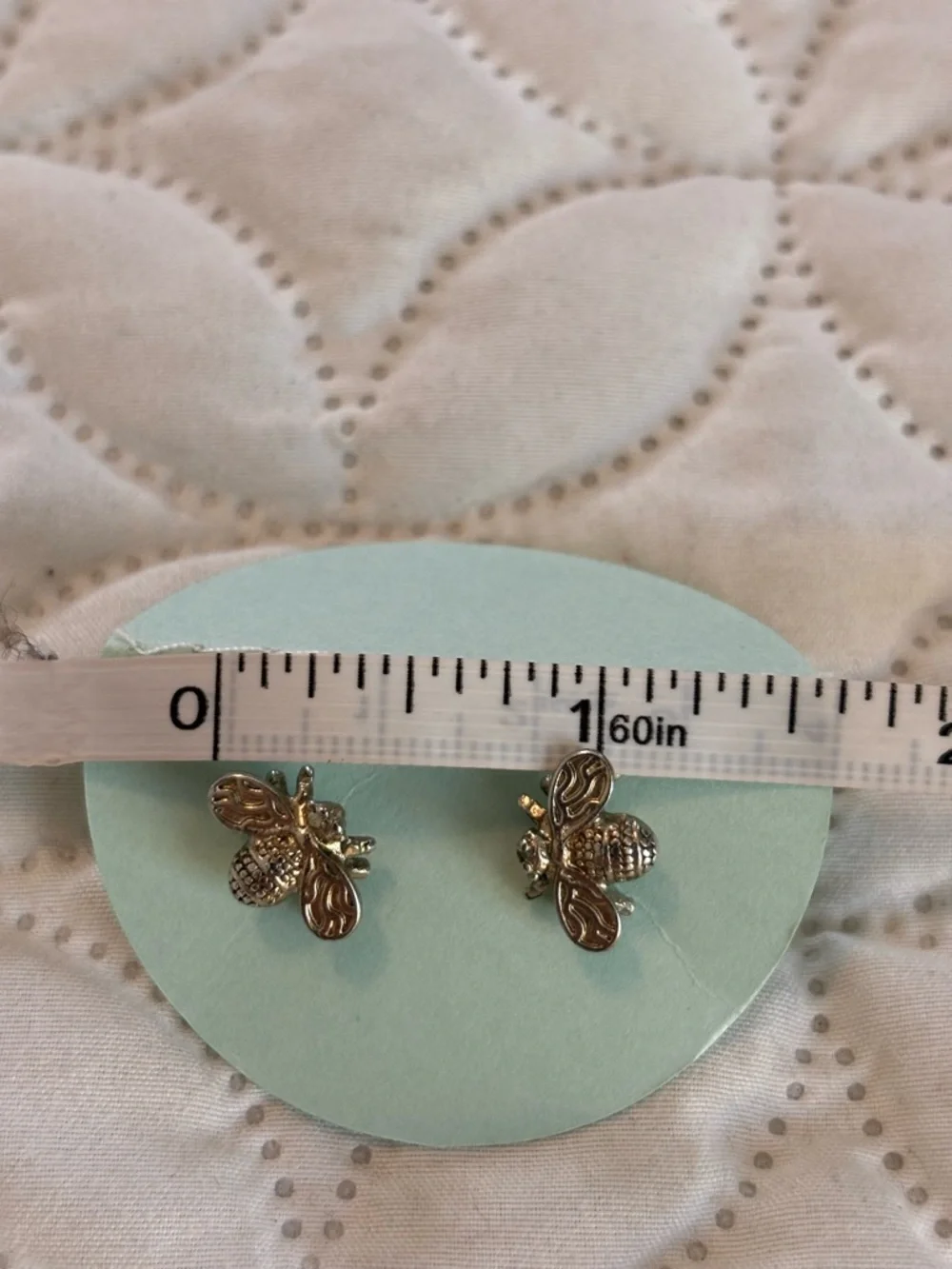 Vintage bee stud