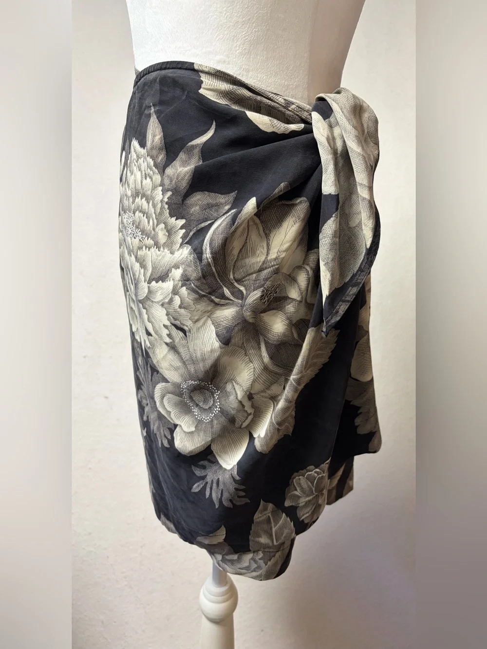 Linda Allard Ellen Tracy elegant timeless
