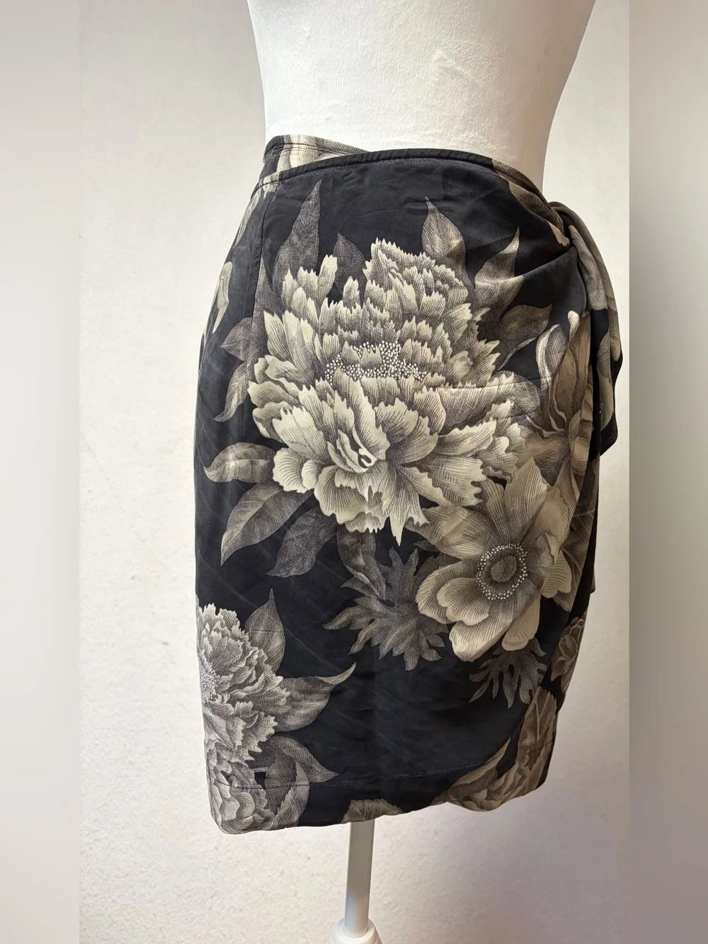 Linda Allard Ellen Tracy elegant timeless