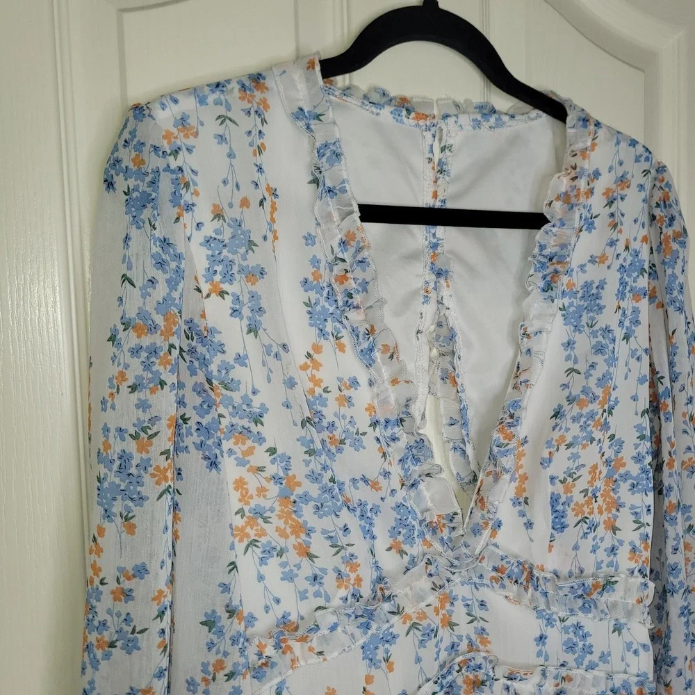 The Unbranded Brand flirty women