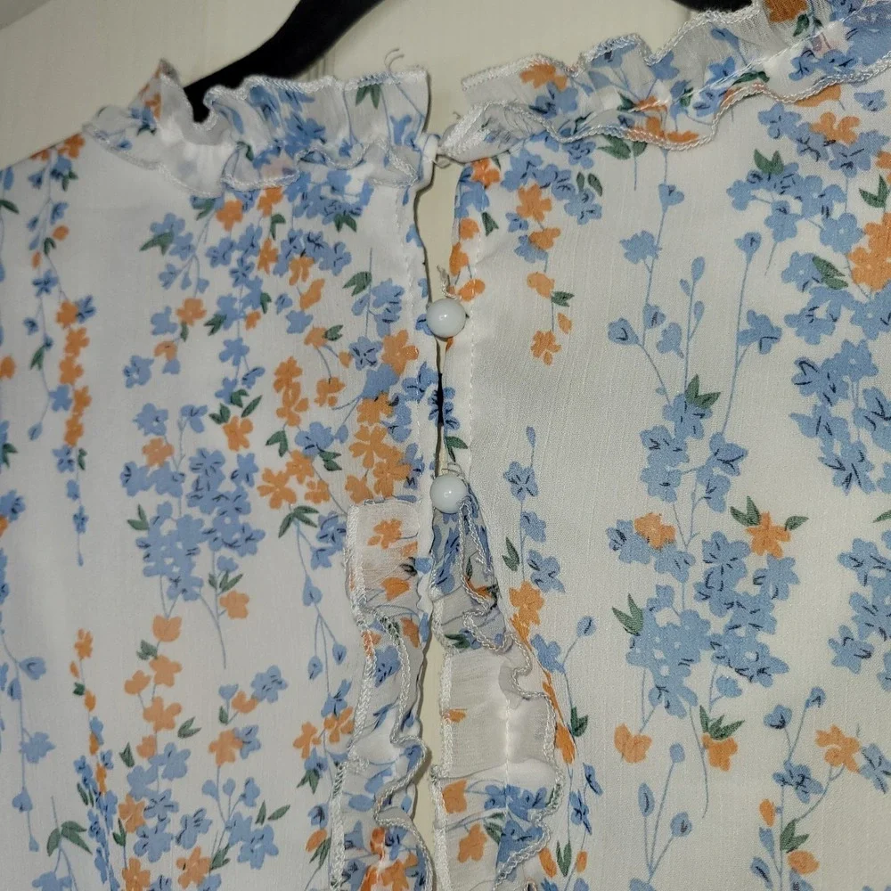 The Unbranded Brand flirty women