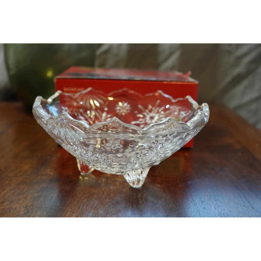 Vintage Mikasa clear‎ glass snowflake footed bowl 6 1/4 inches