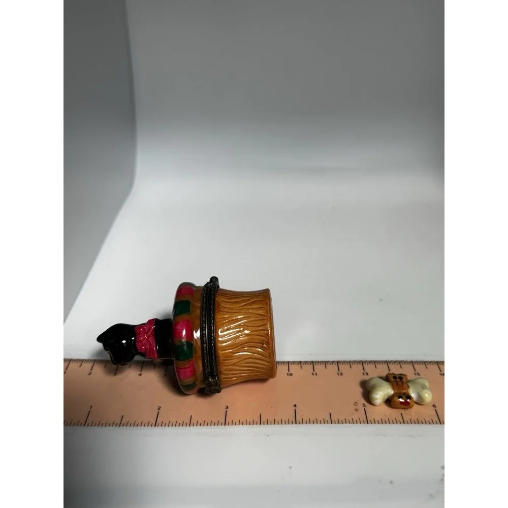 The Unbranded Brand vintage black