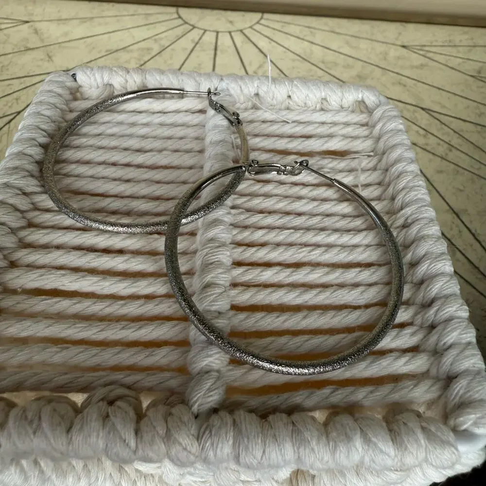 N/A elegant silver