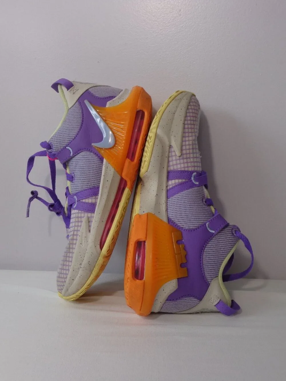 Nike LeBron Witness 7 Basketball Shoes GS Action Grape/Orange Youth Size 6Y