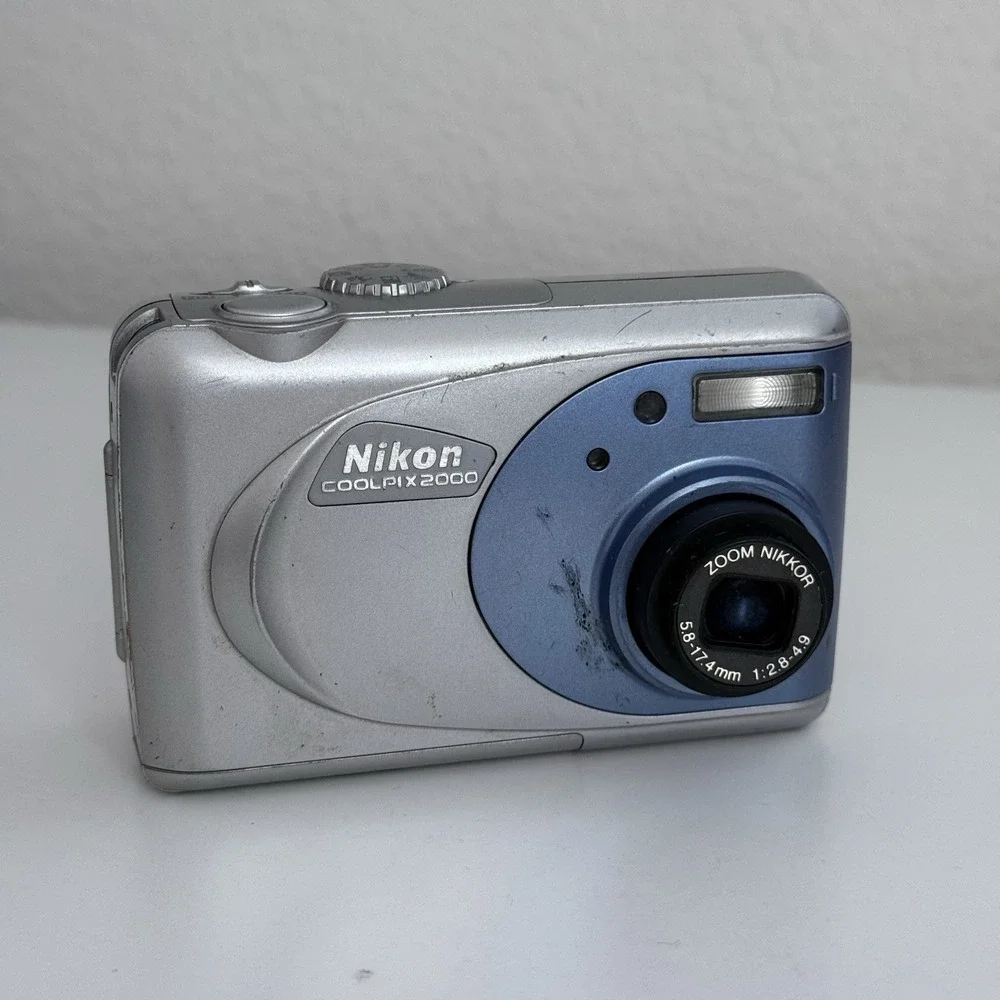 Nikon Coolpix 2000 Digital CAMERA ONLY AA Battery NOT INCLUDED TURNS ON