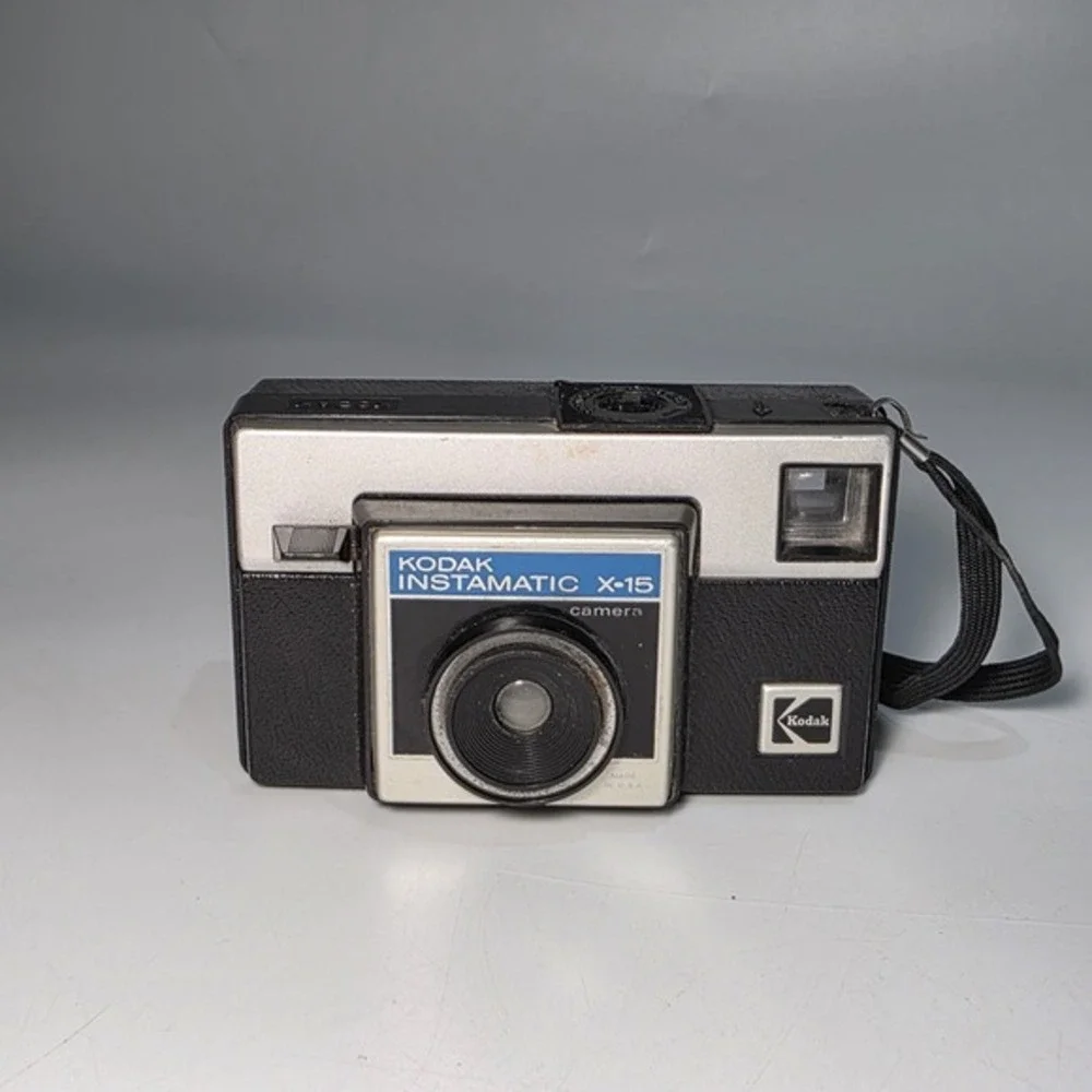 Vintage Kodak Instamatic X-15 Film Camera Black &‎ Silver 1970's Movie Prop USA