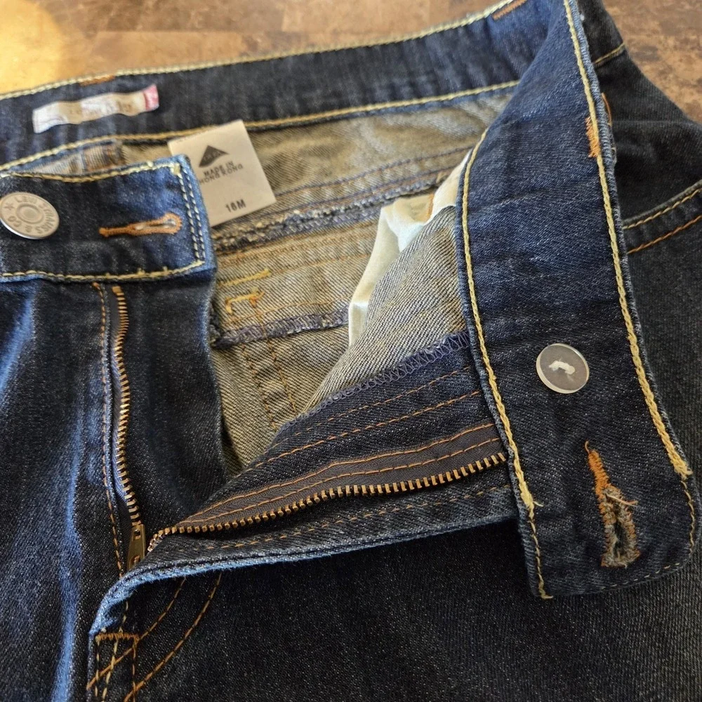 Levis this pair