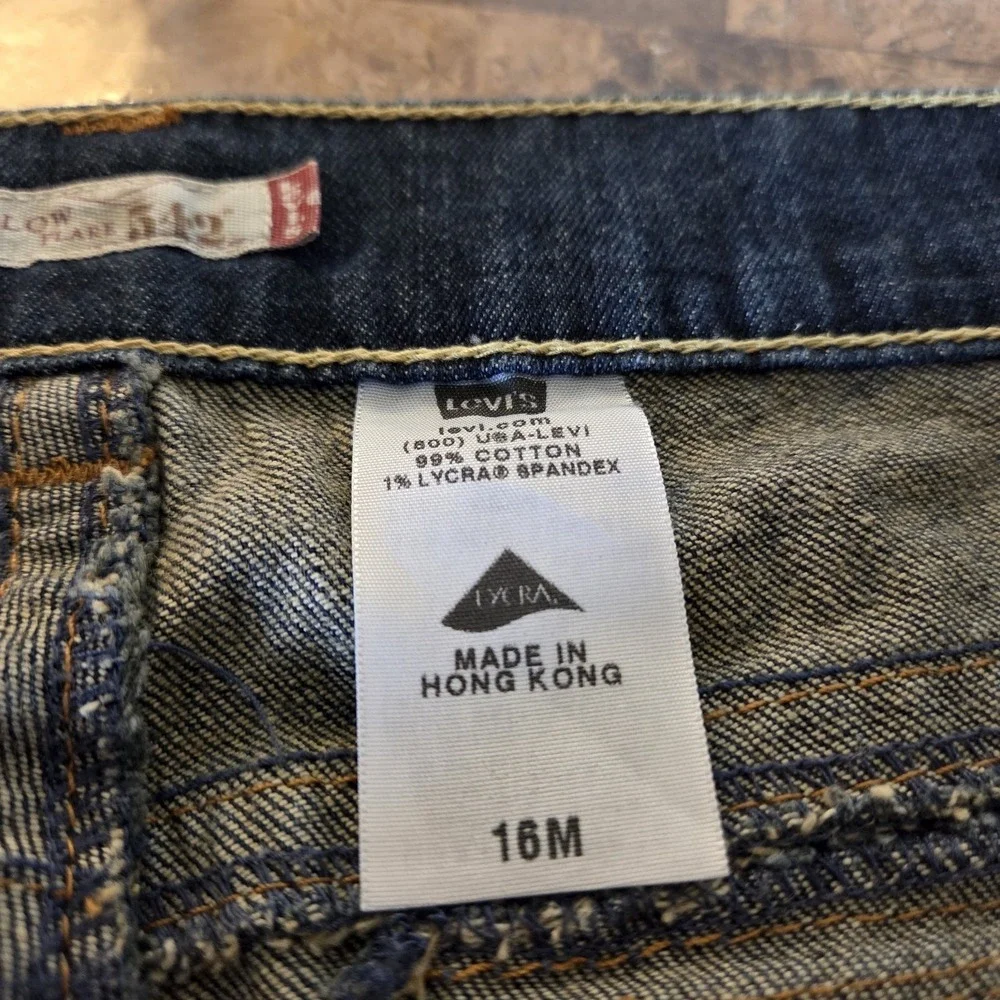 Levis this pair