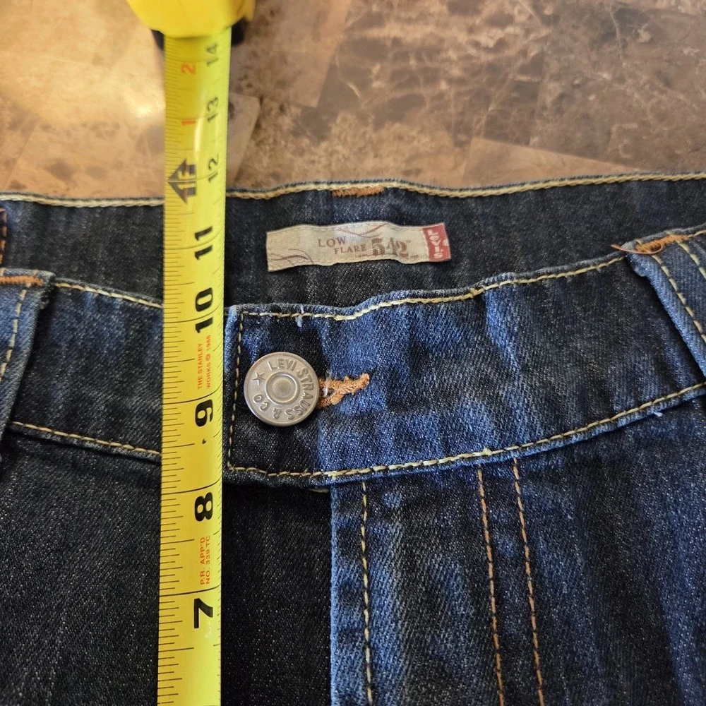 Levis this pair