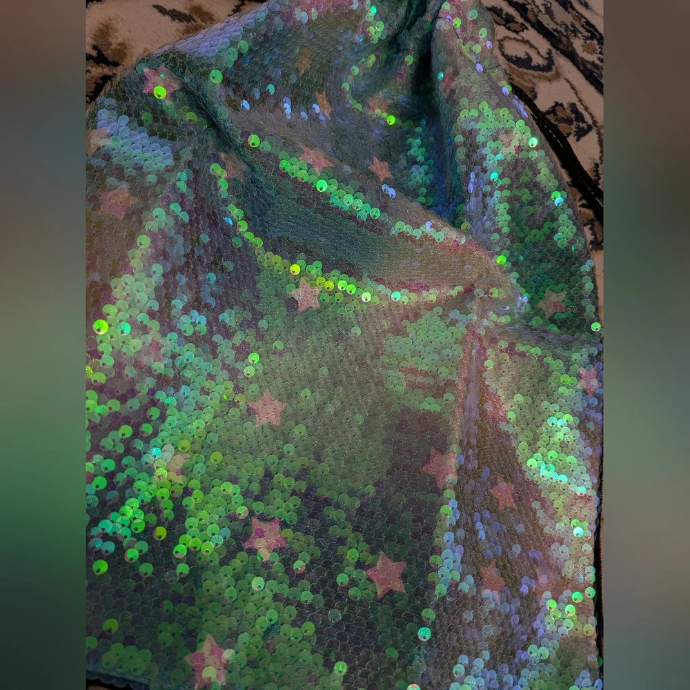N/A shimmering sequin