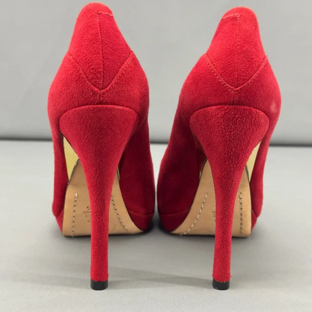 Alice + Olivia by Stacey Bendet or heel—perfect