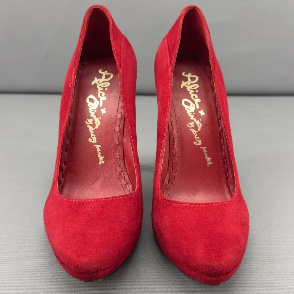 Alice + Olivia by Stacey Bendet statement owned pump