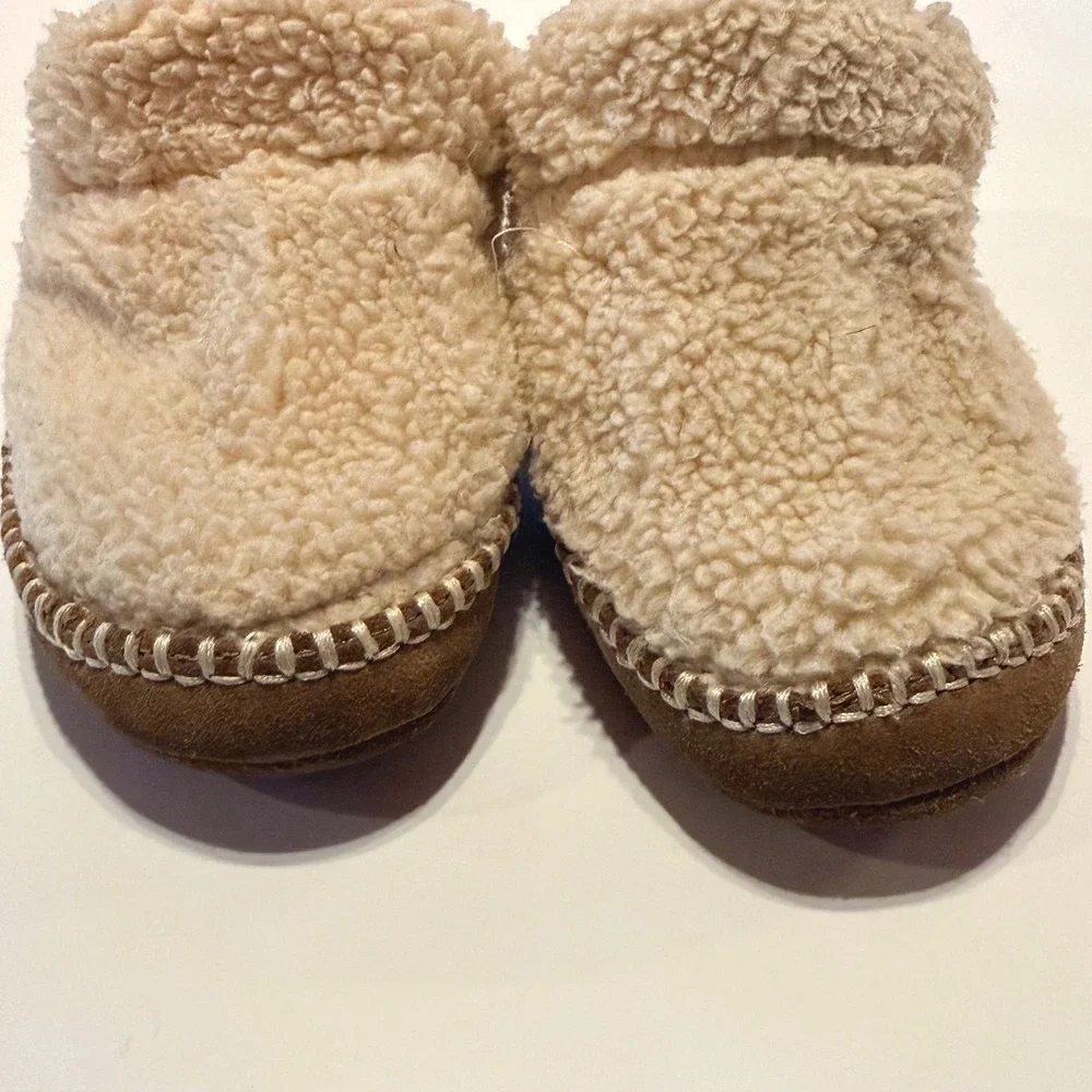 L.L. Bean bean slipper