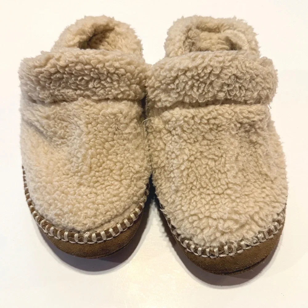 L.L. Bean bean slipper