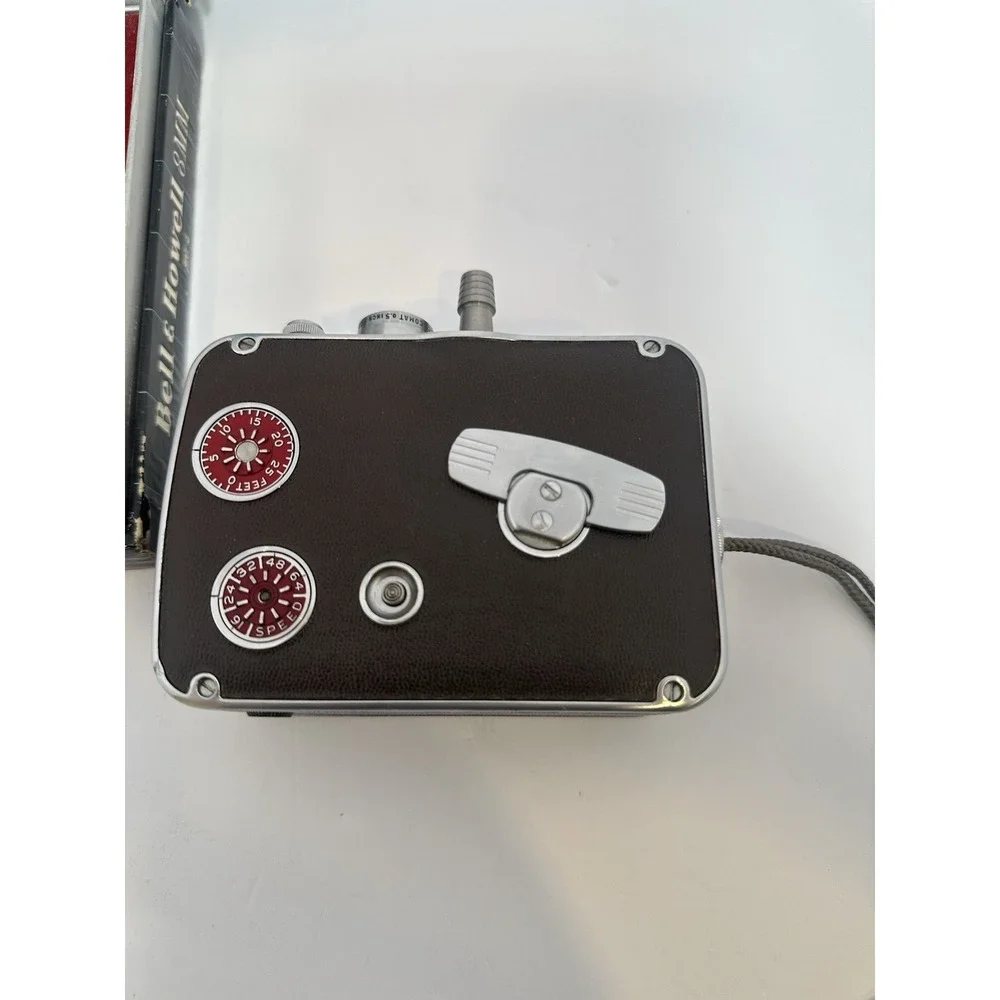 Bell & Howell 172 Non Reflex Standard 8mm Movie Camera Brown turns on and runs