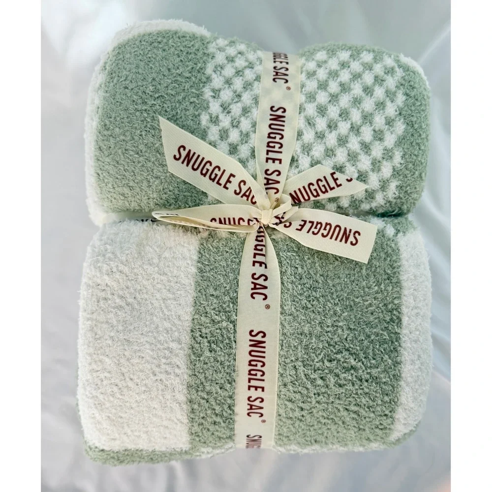 SNUGGLE SAC Plush Throw Blanket Green White Checkered Cozy Soft Gift‎