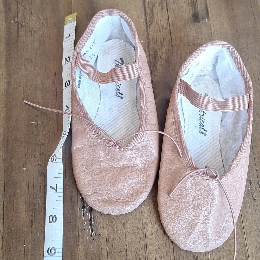 Theatricals these tan