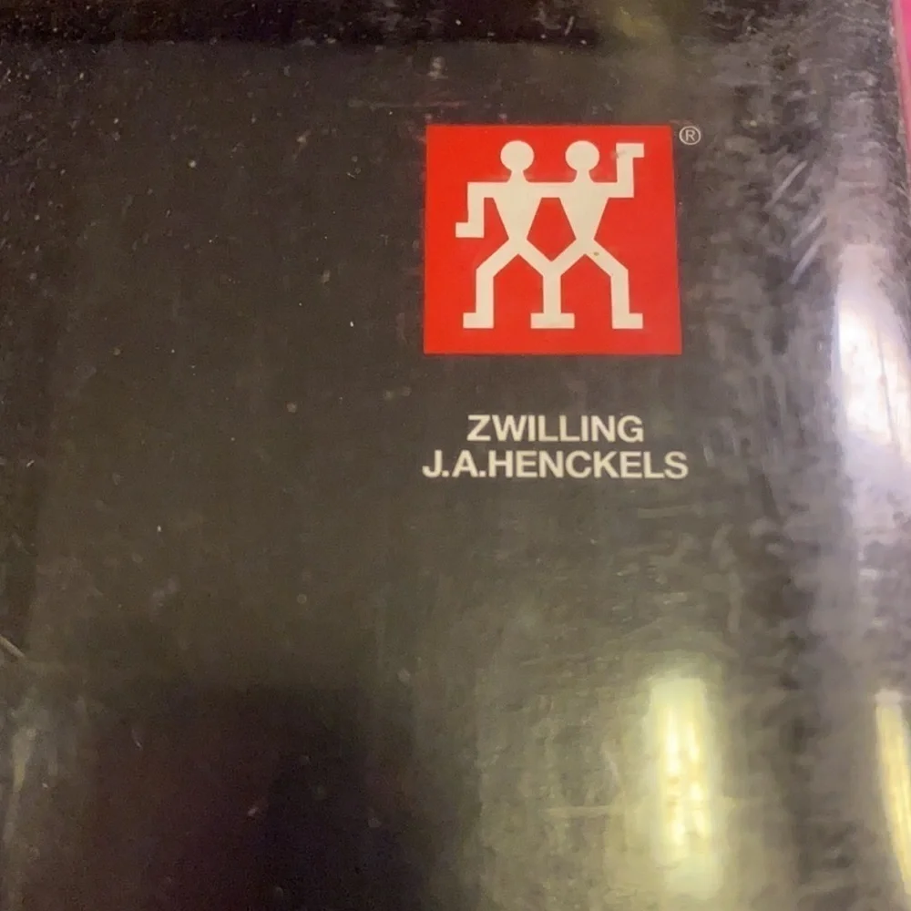 ZWILLING J.A. Henckels 200mm 8”