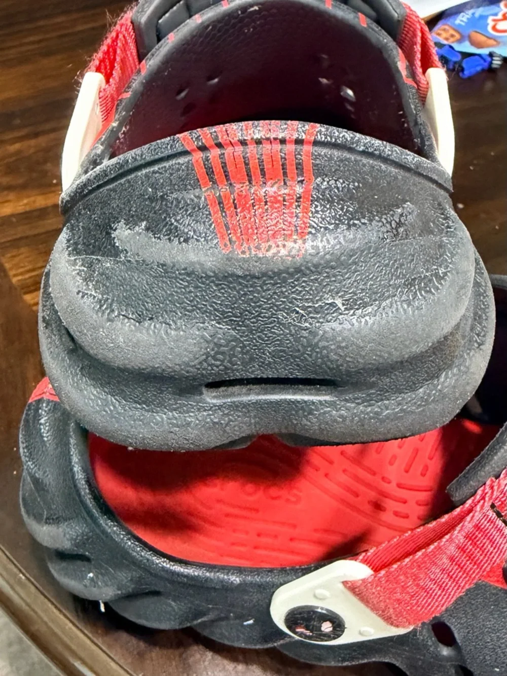 CROCS echo bold