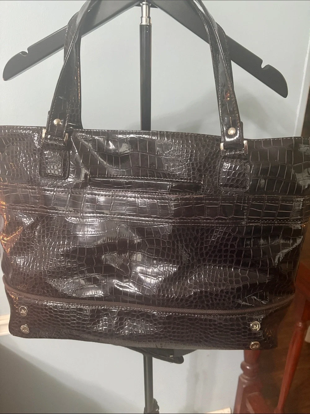 Jm New York sleek croc