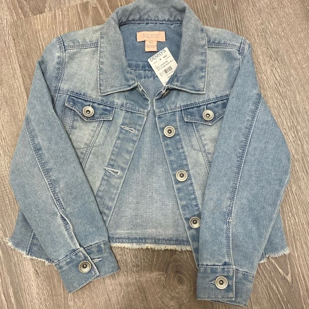 Size Medium (8) brand Squeeze NWT very cute