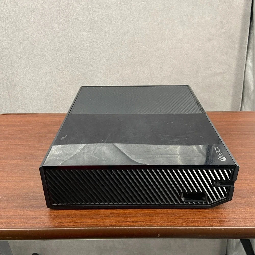 Microsoft Xbox One 1540 Home Console Black w/ White Controller & Power Supply