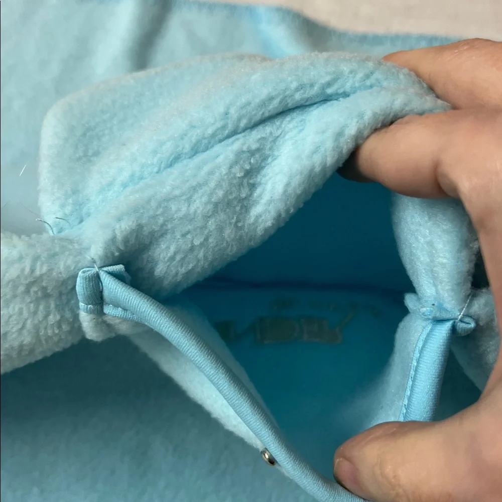 🌞 Spa Finder Soft Blue Pocket Throw   44” x 31” w/Snap Pocket Closure 6” x 6”