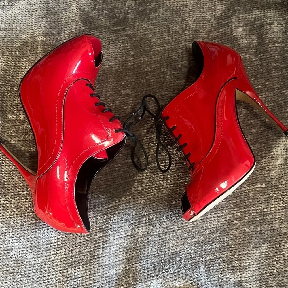 Vince Camuto Red Patent Lace Up Peep Toe Oxford Stilettos 9