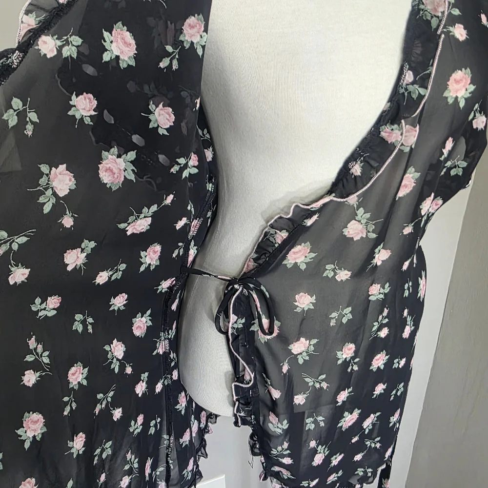 Floral Sheer Black Kimono Robe lightweight women's size large from In Bloom