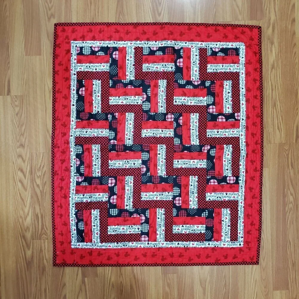 Handmade Mickey Minnie Mouse Patchwork Crib‎ Wall Quilt Throw Blanket 35” x 41”
