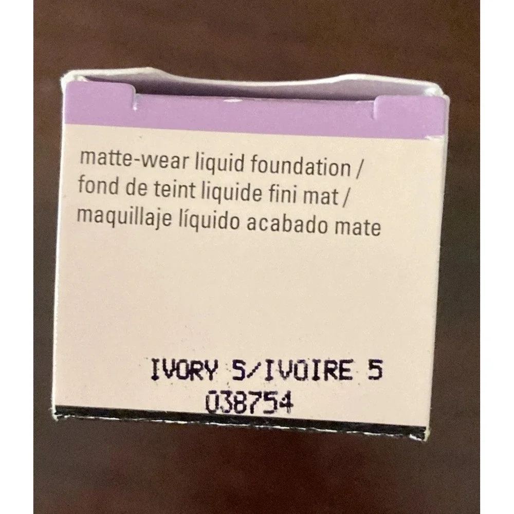 Mary Kay TimeWise Matte Wear Liquid‎ Foundation Ivory 5 Combination - Oily Skin