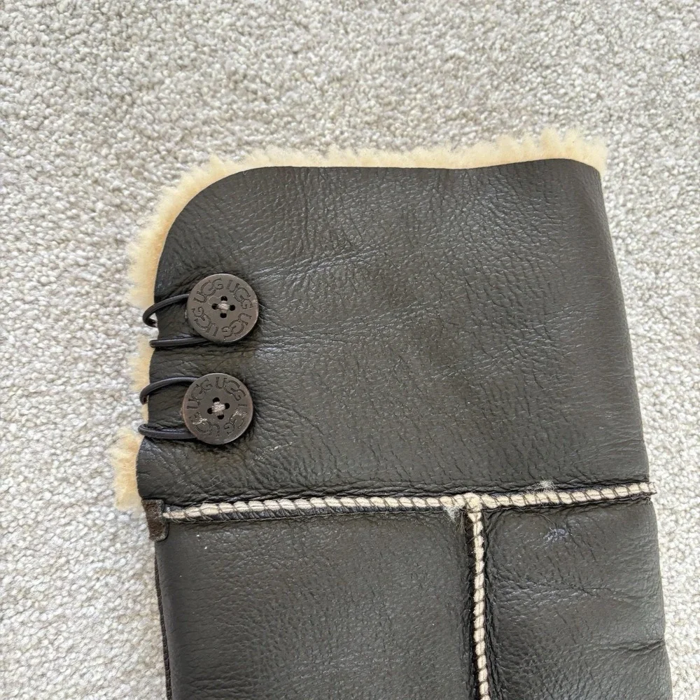 UGG bailey button