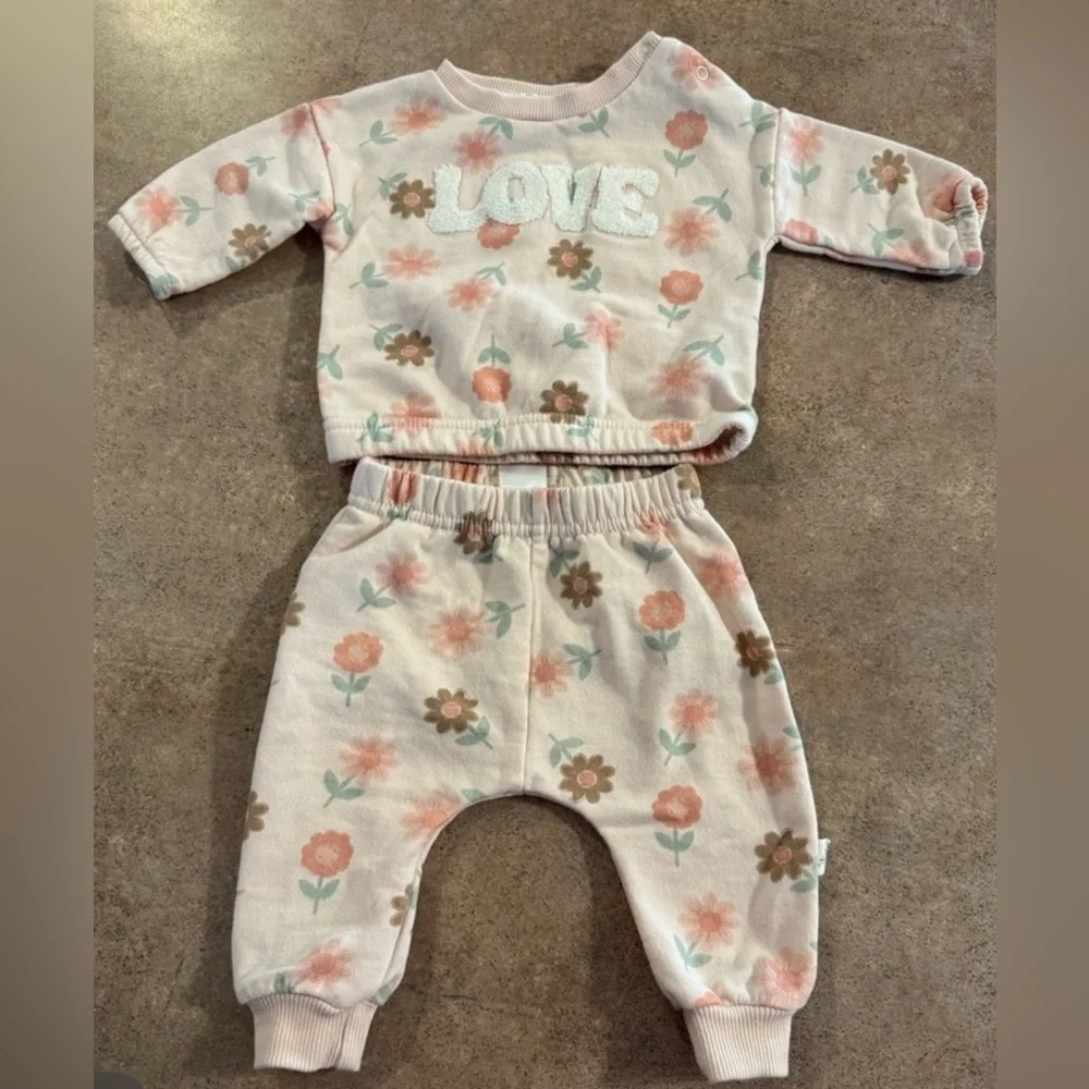 Kit+Pearl Adorable Fun Floral Baby 2 Piece SweatSuit with Love Print 0-3Months