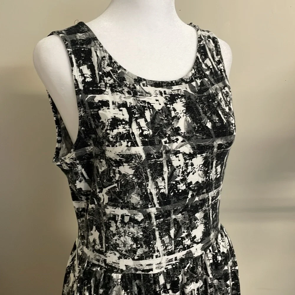 Apt. 9 white pattern black