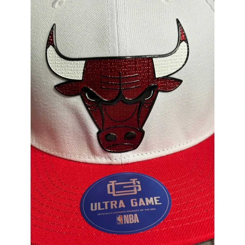 Ultra Game NBA Chicago Bulls Snapback Hat White Red Metallic Logo VGMG481F Cap