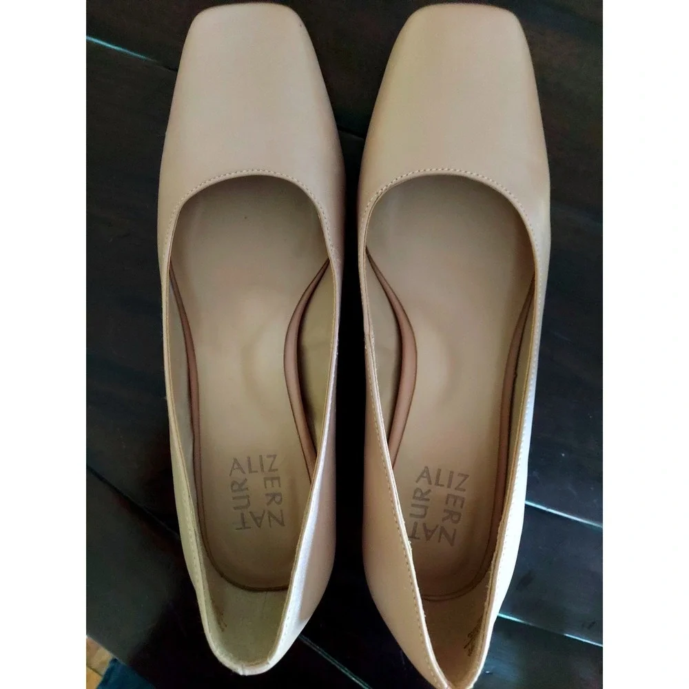 Naturalizer karina square
