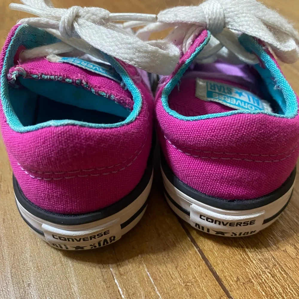 Converse stylish purple