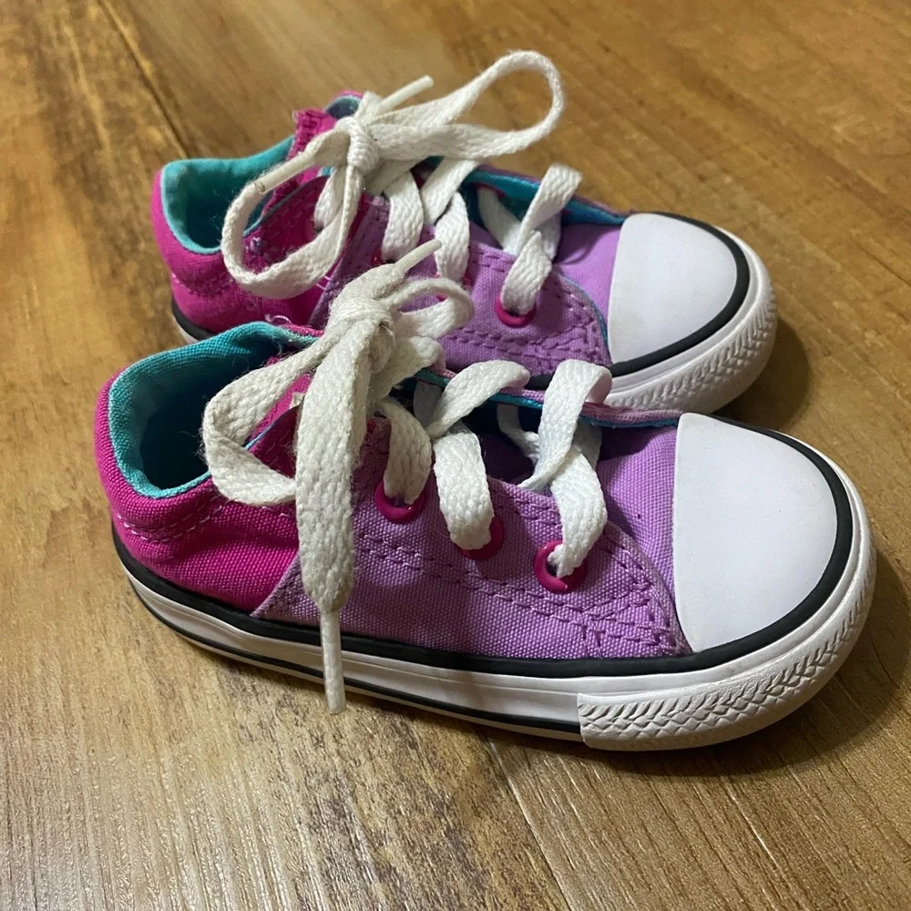 Converse stylish purple