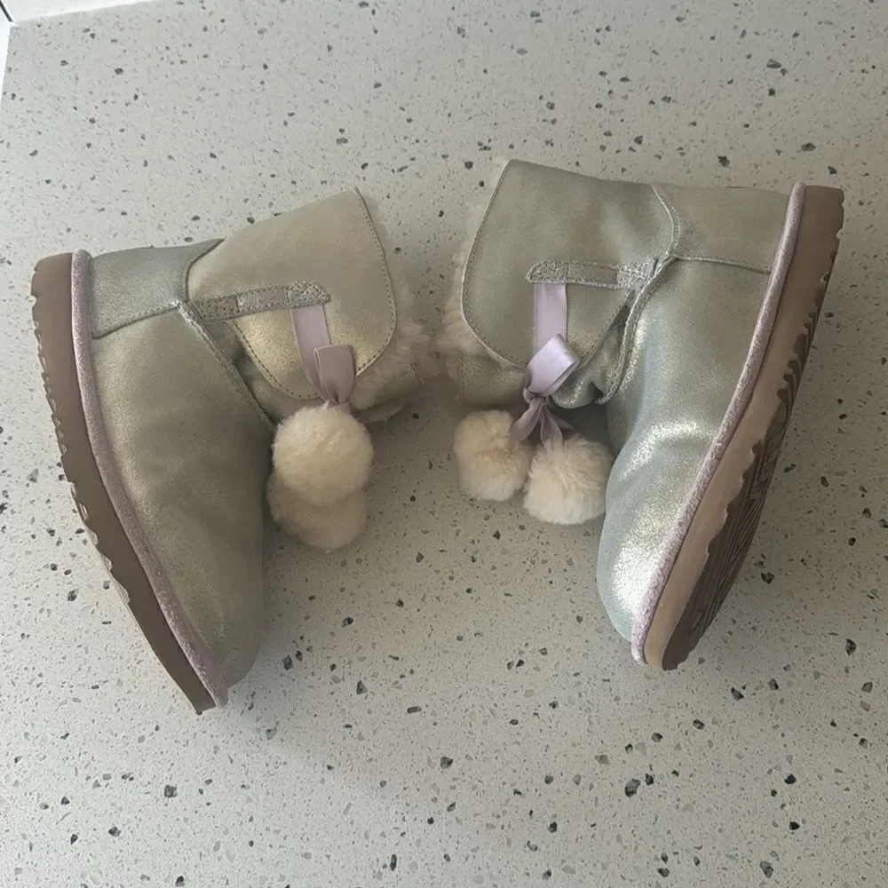 UGG gita pom