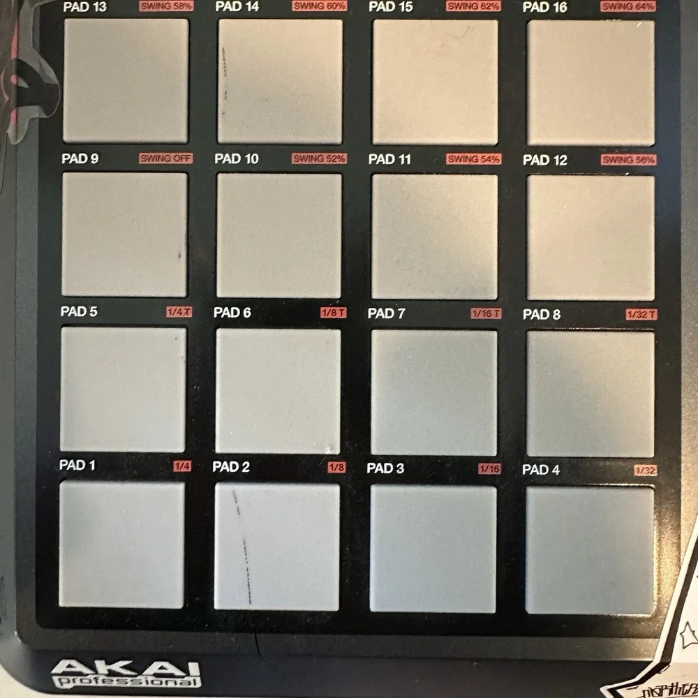 AKAI Professional MPD26‎ USB/MIDI Pad Control Unit Studio Recording Musical