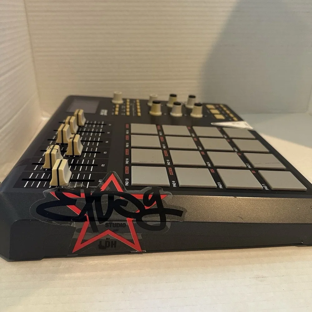 AKAI Professional MPD26‎ USB/MIDI Pad Control Unit Studio Recording Musical