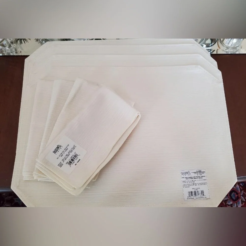 NWT Set of 4 Bardwil Linens Ivory Placemats and Napkins Table Linens