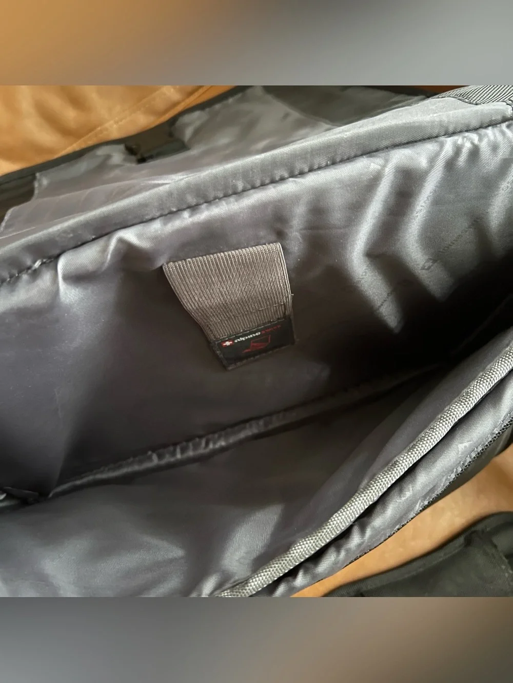 Alpine Swiss alpine briefcase