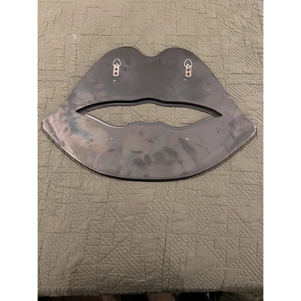 Very G lips measurements